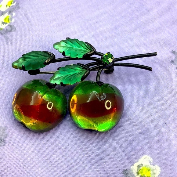 Antique Vintage Cherry Brooch with Green and Red Art Glass - Picture 2 of 6